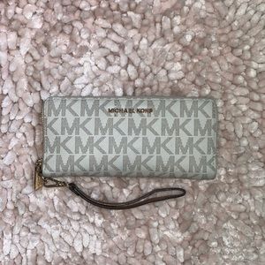 Michael Kors wallet/wristlet